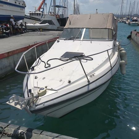 Port De Saint Laurent Du Var - Bateau Moteur Hotel ภายนอก รูปภาพ