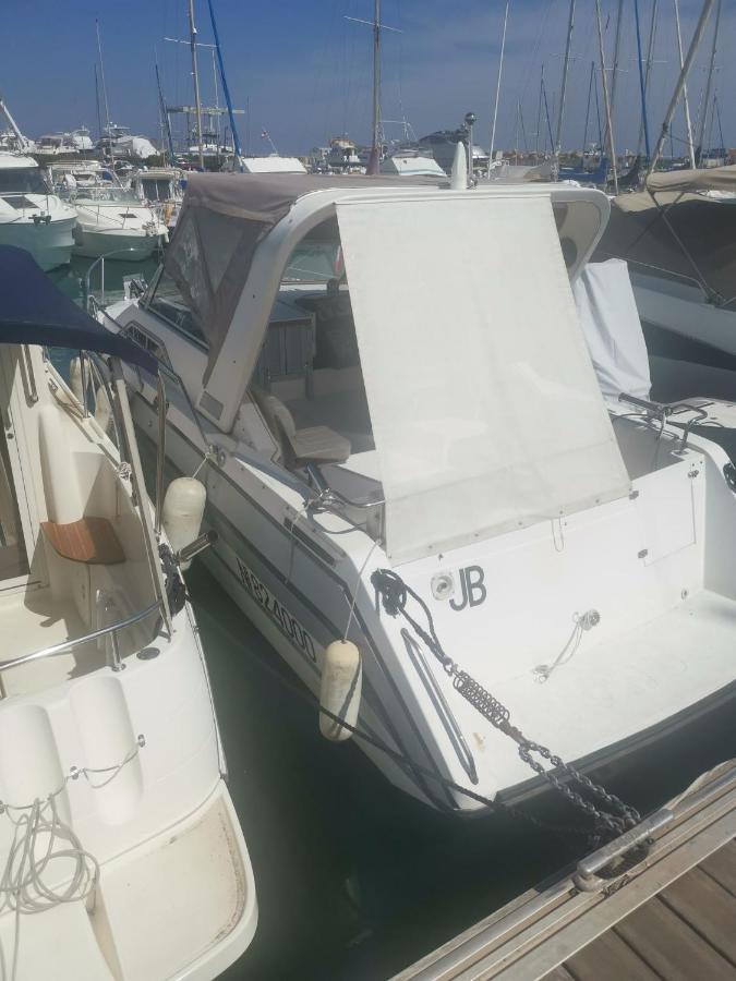 Port De Saint Laurent Du Var - Bateau Moteur Hotel ภายนอก รูปภาพ