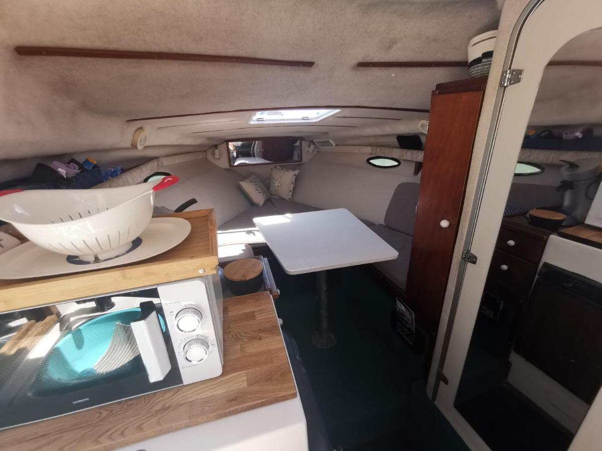 Port De Saint Laurent Du Var - Bateau Moteur Hotel ภายนอก รูปภาพ