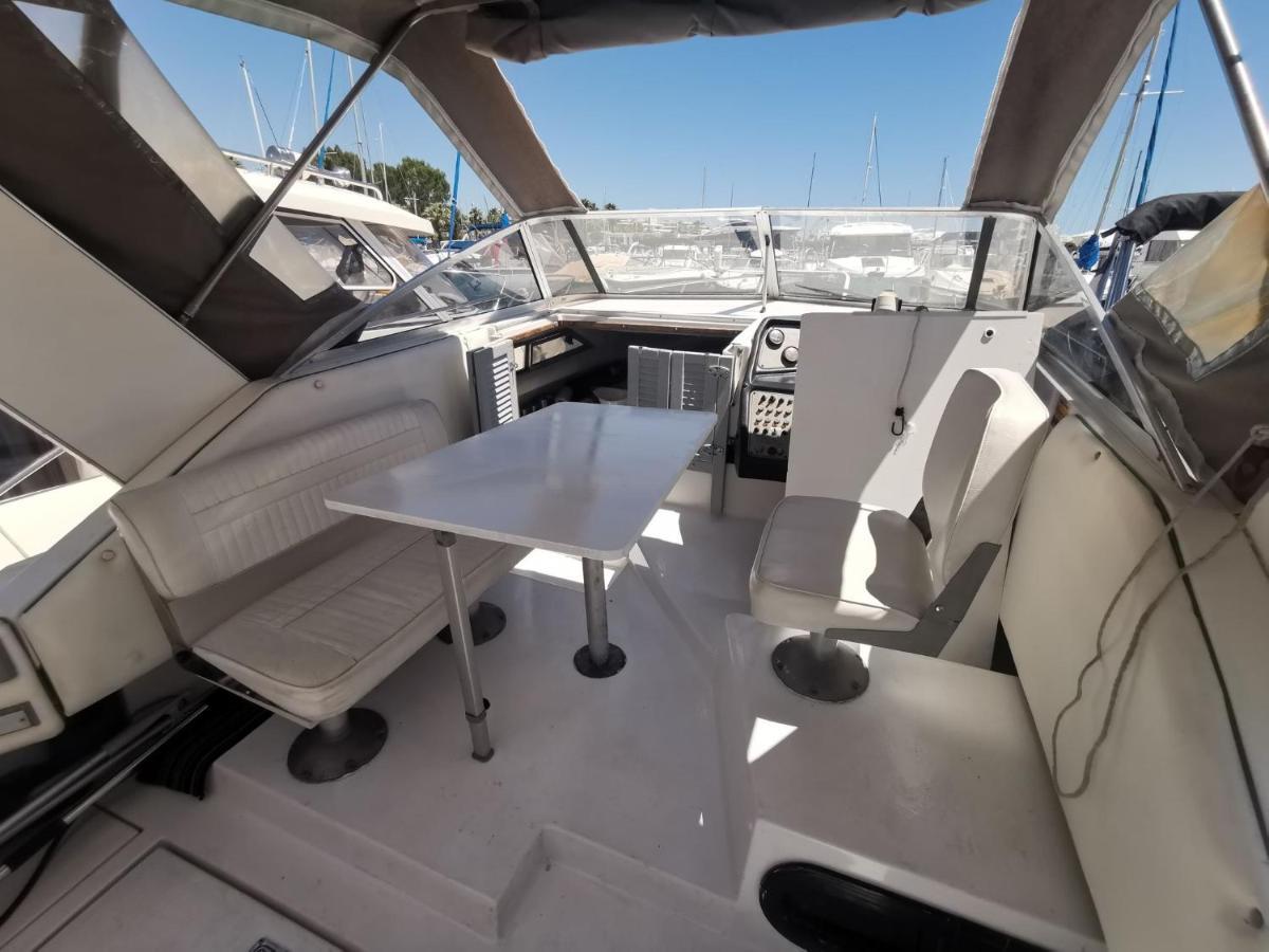 Port De Saint Laurent Du Var - Bateau Moteur Hotel ภายนอก รูปภาพ