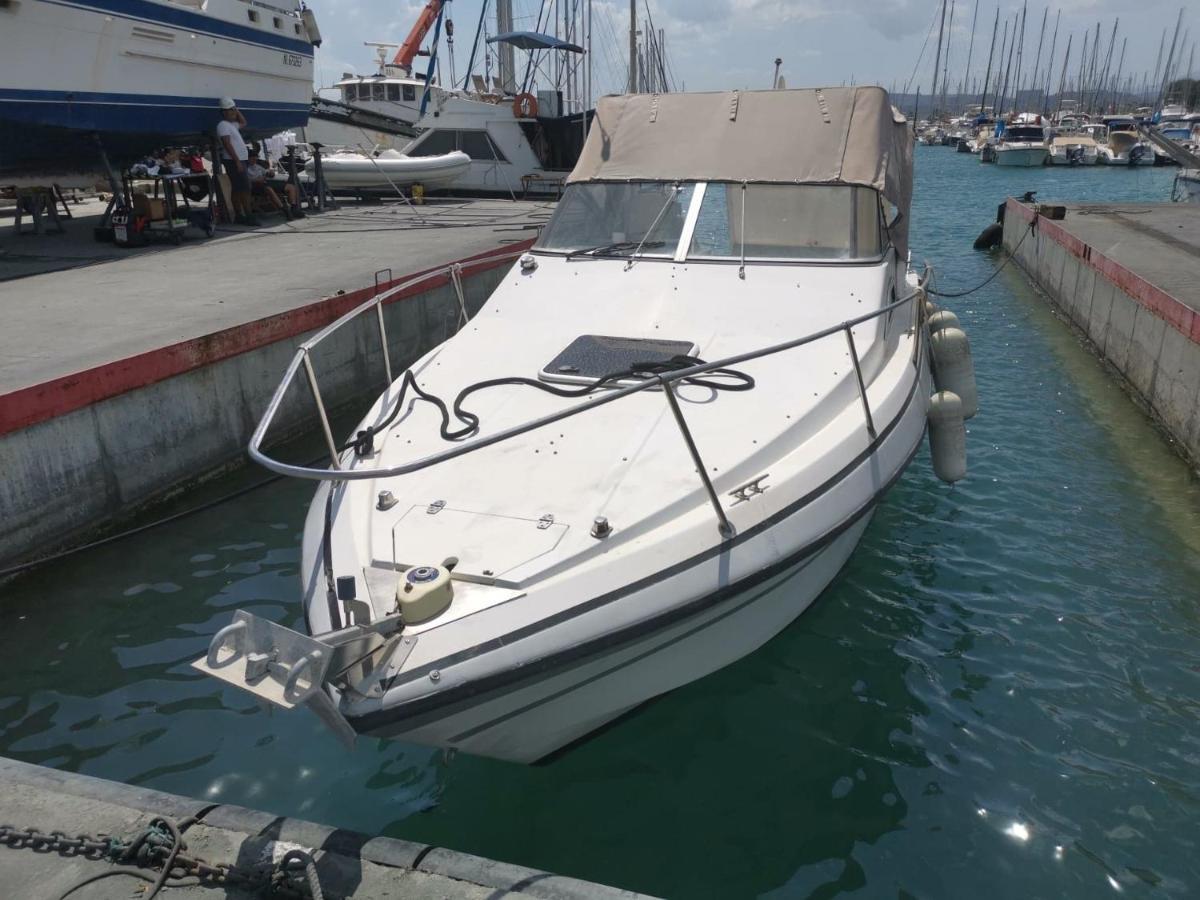 Port De Saint Laurent Du Var - Bateau Moteur Hotel ภายนอก รูปภาพ